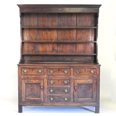 Lot 187 - An oak dresser