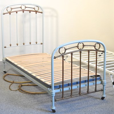 Lot 555 - A single bedstead