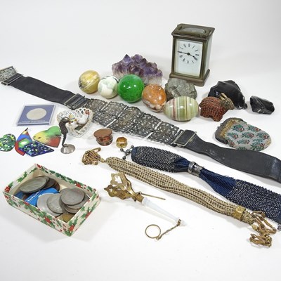 Lot 351 - A collection of items