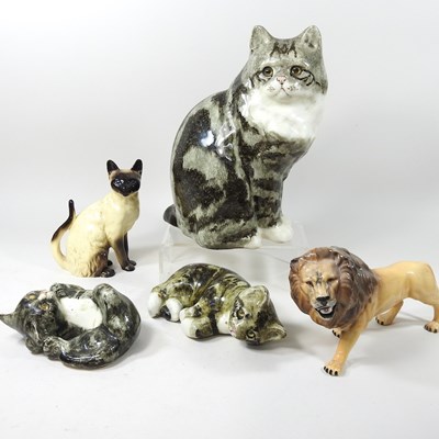 Lot 301 - A collection of animals