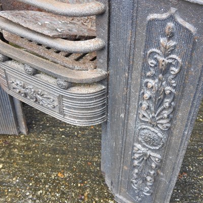 Lot 370 - A portable cast iron cylinder stove