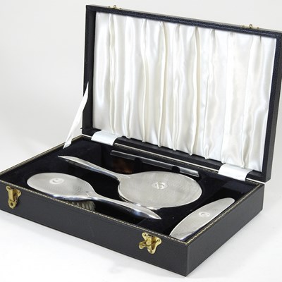 Lot 91 - A dressing set