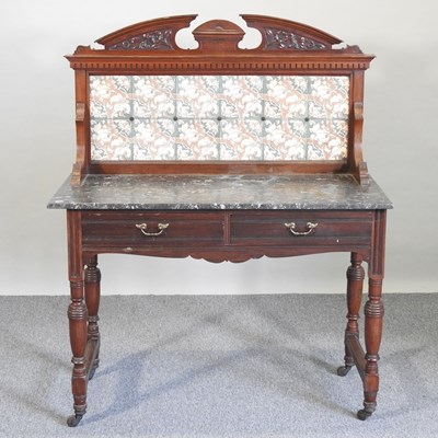 Lot 429 - A wash stand