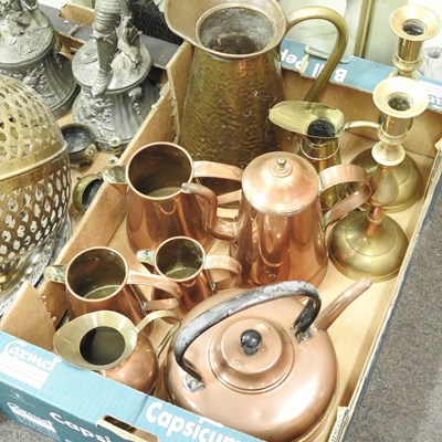 Lot 386 - A collection of metalwares