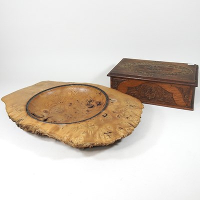 Lot 86 - A treen bowl and box