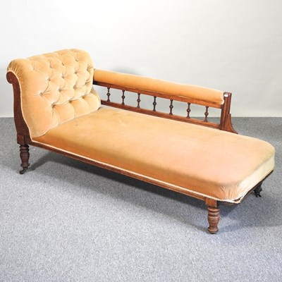 Lot 409 - A chaise longue