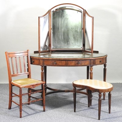 Lot 421 - A dressing table, stool and chair