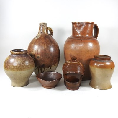 Lot 413 - A collection of stoneware