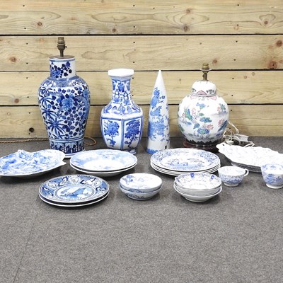 Lot 247 - A collection of ceramics