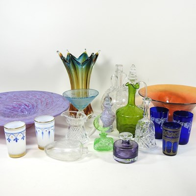 Lot 554 - A collection of glassware