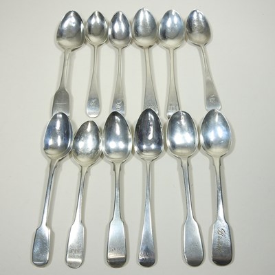 Lot 100 - A collection of teaspoons