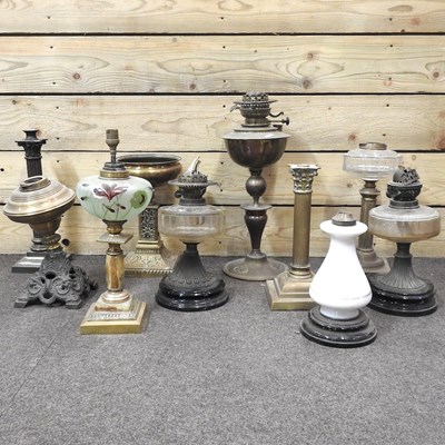 Lot 504 - A collection of oil lamps