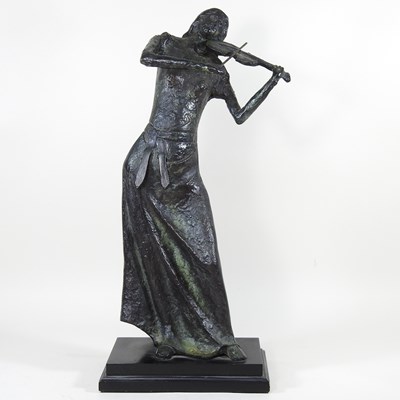 Lot 128 - A bronzed violinist