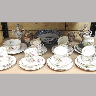 Lot 548 - A tea service