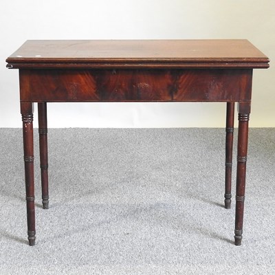 Lot 601 - A Regency table