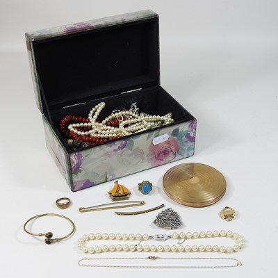Lot 41 - A box of costume jewellery