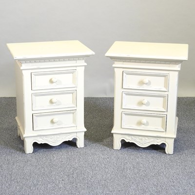 Lot 302 - A pair of bedside tables