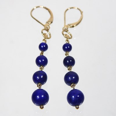 Lot 195 - A pair of earrings