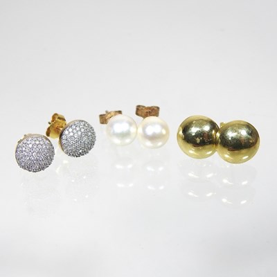 Lot 126 - Three pairs of earrings