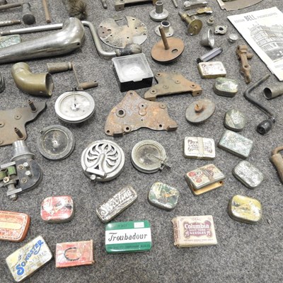 Lot 502 - A collection of gramophone parts