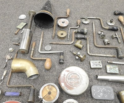 Lot 502 - A collection of gramophone parts