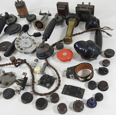 Lot 545 - A collection of radio parts