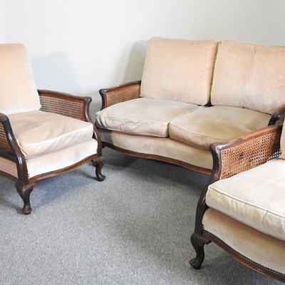 Lot 424 - A bergere suite