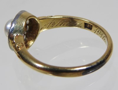 Lot 14 - An 18 carat ring