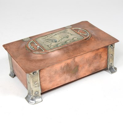 Lot 212 - A cigar box