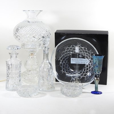 Lot 254 - A collection of glass