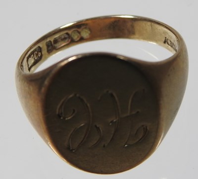 Lot 14 - A signet ring