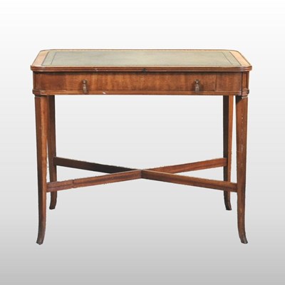 Lot 173 - An Edwardian desk