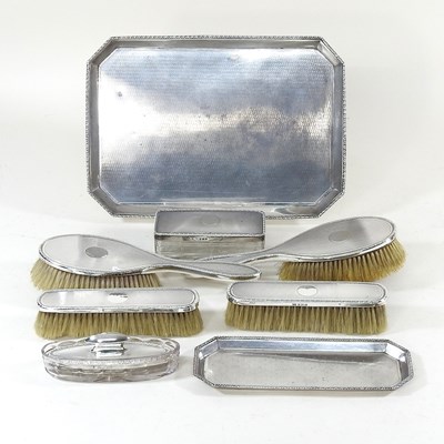 Lot 157 - A silver set