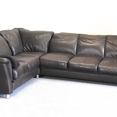 Lot 289 - A leather corner sofa