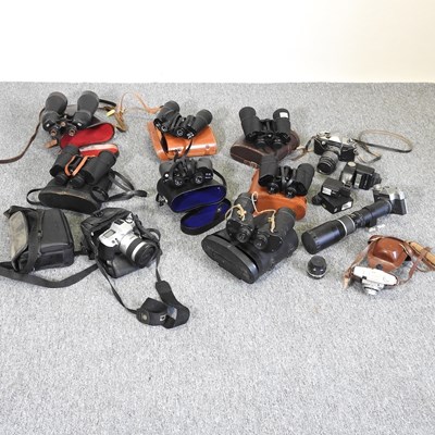 Lot 227 - A collection of binoculars and cameras