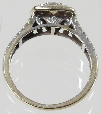 Lot 93 - A diamond ring set