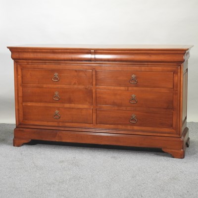 Lot 375 - A modern cherrywood chest of drawers