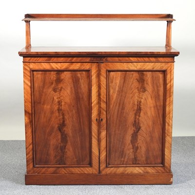 Lot 430 - A chiffonier