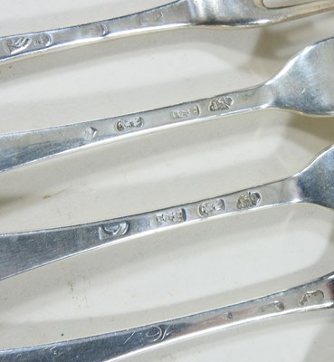 Lot 22 - Silver table forks