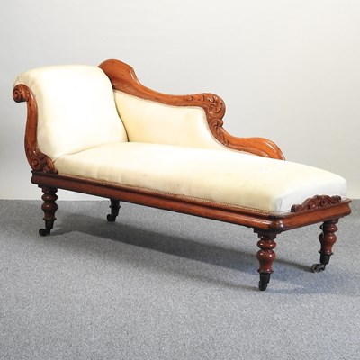 Lot 407 - A chaise longue