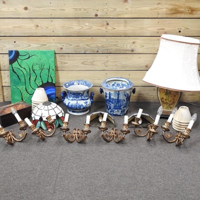 Lot 200 - A collection of lighting