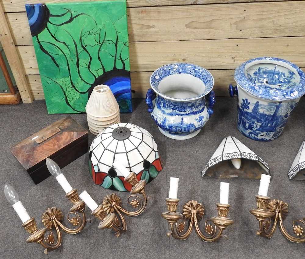 Lot 200 - A collection of lighting