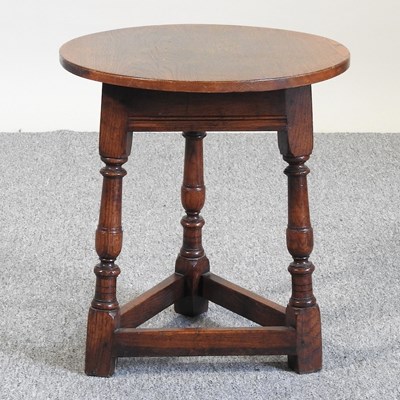 Lot 508 - A Titchmarsh & Goodwin table