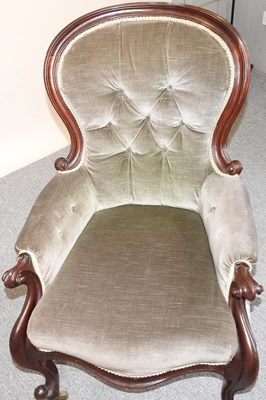 Lot 79 - An armchair