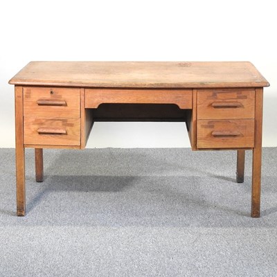 Lot 193 - An oak desk
