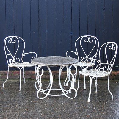 Lot 400 - A garden table and chairs