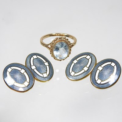 Lot 206 - A ring and cufflinks
