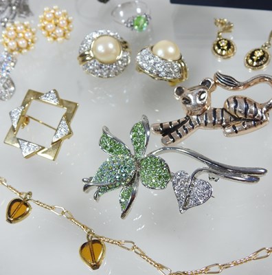 Lot 41 - A collection of jewellery