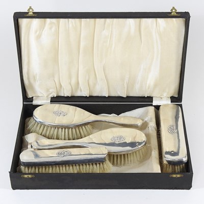 Lot 356 - A silver dressing table set set