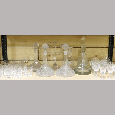 Lot 161 - A collection of glassware